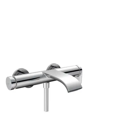 Aufputz-Wannenmischer in Chrom von Hansgrohe mit breiter, flacher Auslauföffnung und zwei runden Bedienelementen an den Seiten.